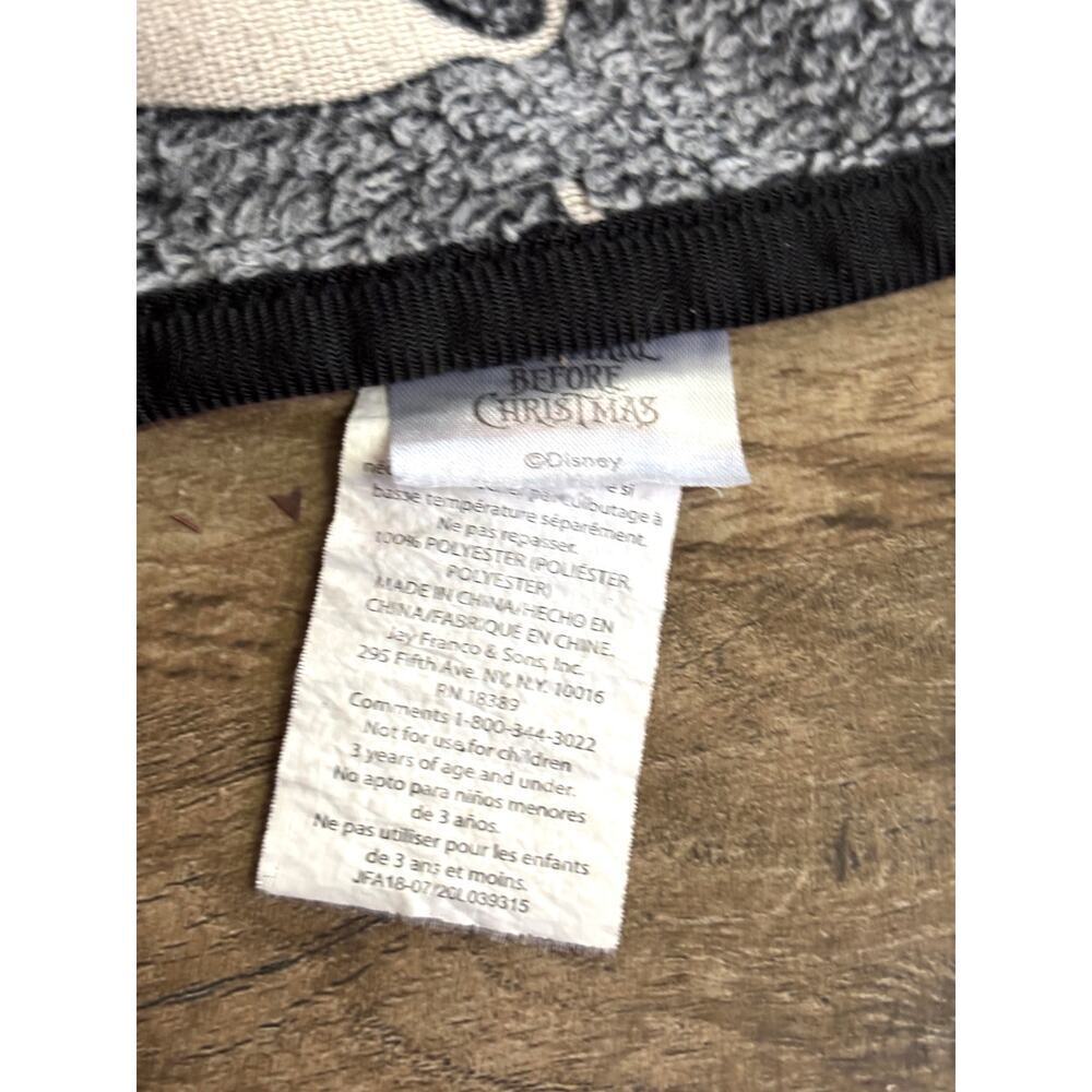 The Nightmare Before Christmas Faces Glow-In-The-Dark Soft Throw Blanket - Picture 8 of 13